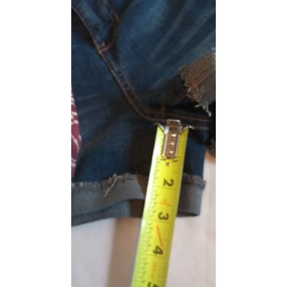 True Craft Junior's Size 7 Destressed Jean Shorts - Picture 5 of 7